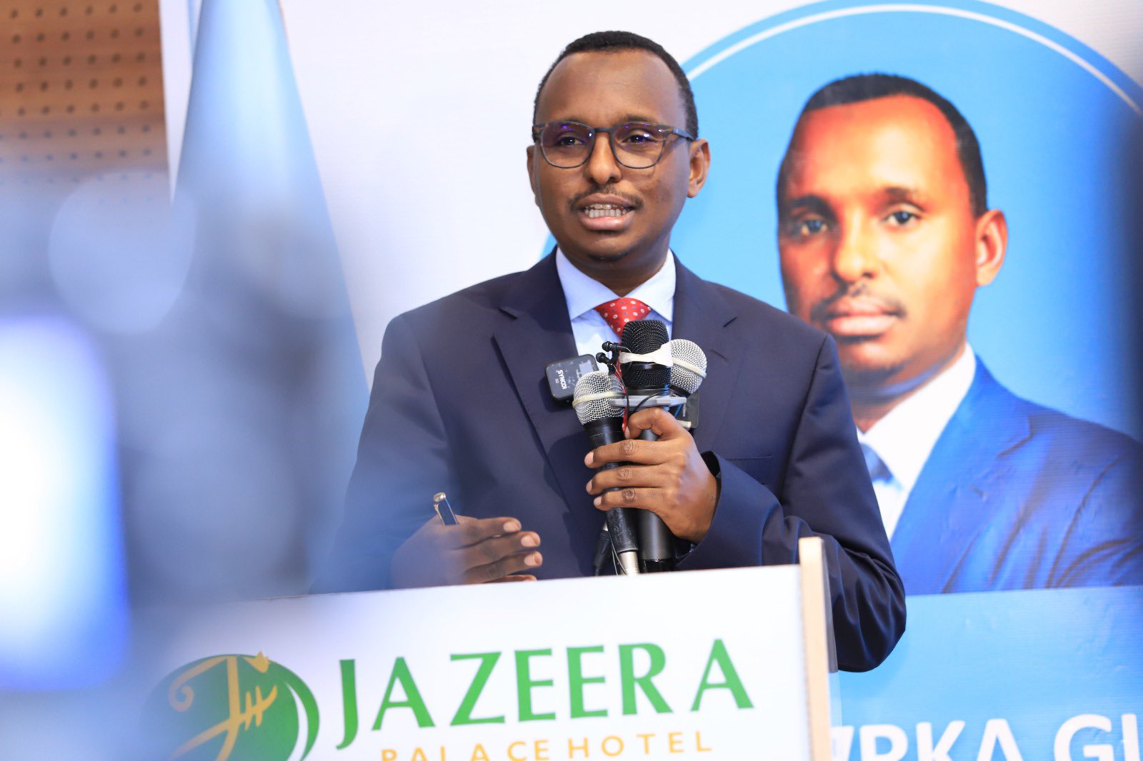 The Auditor General of the Republic of Somalia, H.E. Ahmed Issa Gutale, joined press representatives in a welcoming ceremony in Mogadishu to congratulate him on his appointment.